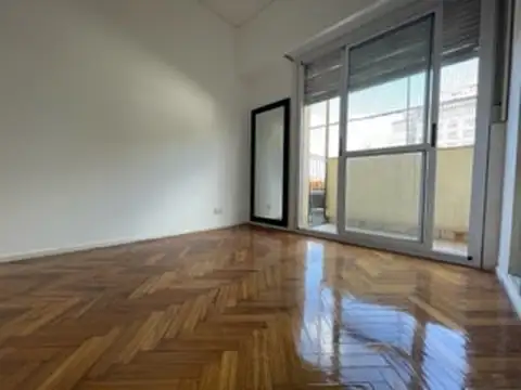 EXC 3 AMBIENTES Y ESCRITORIO AL FRENTE BALCÓN Y PATIO CT-FRENTE RECICLADO BAÑO Y COC. BAJAS EXP $55440