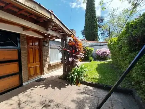 Casa 5 ambientes con 2 baños
