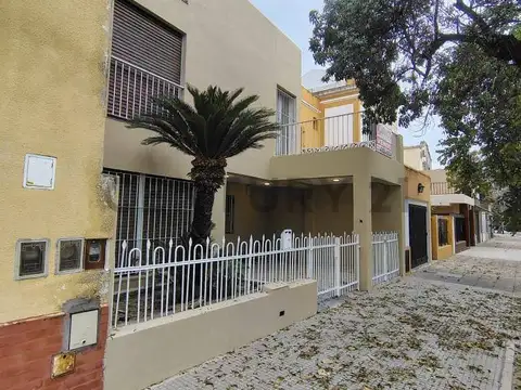 Casa de 5 Dormitorios Refaccionada a Nuevo en Flores, C.A.B.A.