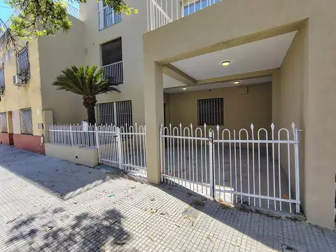Casa 6 ambientes con 2 baños