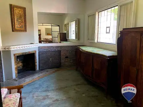 CASA EN VENTA EN BARRIO EL TRÉBOL CON PILETA