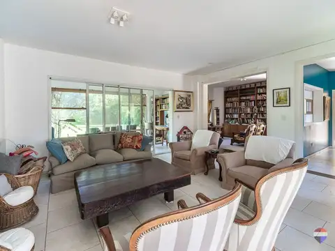 Casa en Venta con 2 cocheras