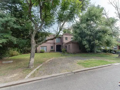 Casa 6 ambientes con 3 baños