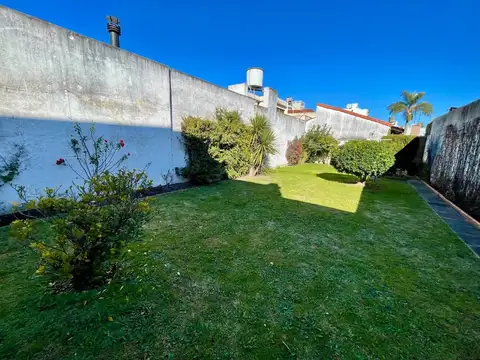 Casa en Alquiler con 1 cochera