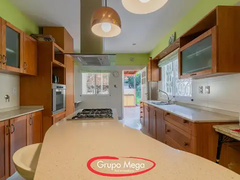 En Venta Casa s/lote de 8.70x 47, 4 ambientes con gran fondo 407 m2 tot tot