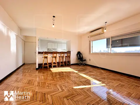 - Venta - 4amb. con Cochera Todo Sol. Piso Alto.