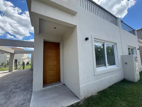 Casa en  Venta de 4 Ambientes en Pilar