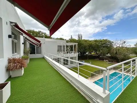 Casa en Venta con 3 cocheras