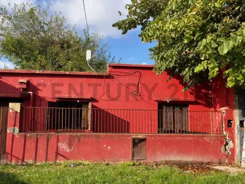 Lote con Casa Refaccionar en Venta