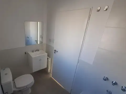 Casa en Alquiler con 5 cocheras