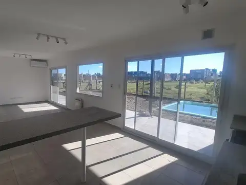 Casa en Alquiler en Benavidez, USD 1.600
