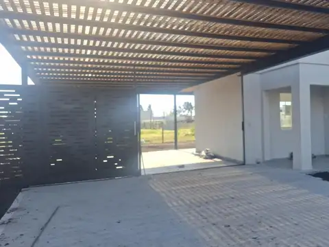 Casas de Sta Ana , Alquiler casa 5 ambientes, C/Italia al 6500, Benavidez