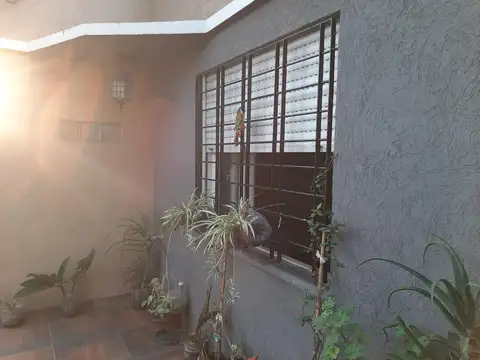 Casa en Alquiler en Castelar Norte, $ 850.000