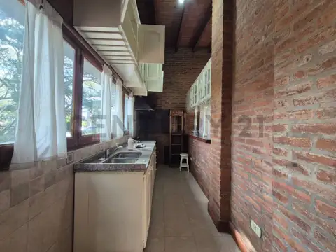 Casa 4 ambientes con 1 baño