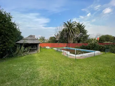 Casa 6 ambientes con 2 baños