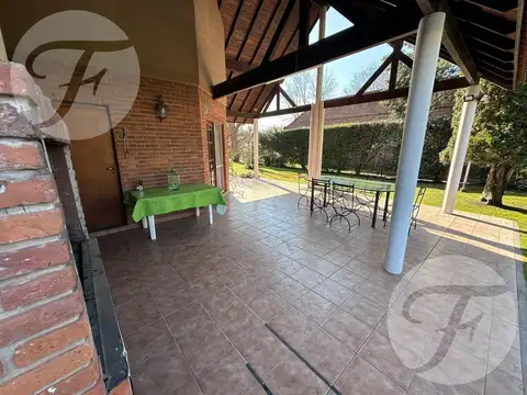 Casa 3 ambientes con 2 baños