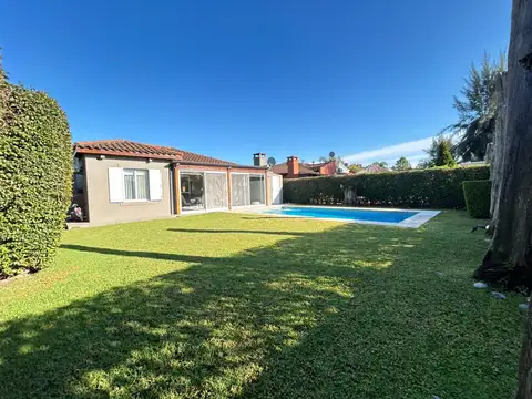Casa en Venta con 3 cocheras