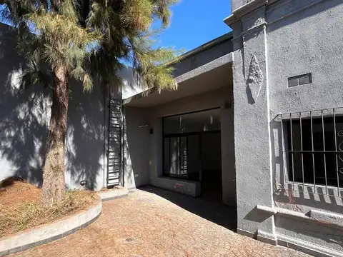 VENTA CASA INTERNA RECICLADA – 3 DORMITORIOS – 2 PATIOS – ZONA SUR
