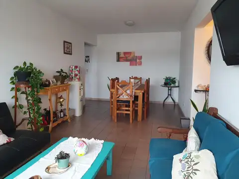 calle Junín N°1050, entre Chacabuco y San Martín