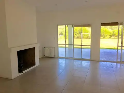 Casa 6 ambientes con 4 baños