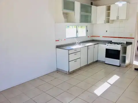 Casa en Alquiler con 3 cocheras