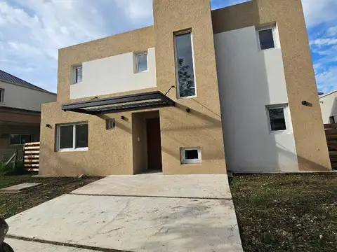 casa a estrenar en San Pablo con pileta