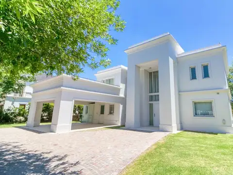 Casa en venta 6 ambientes en Barrio Terravista