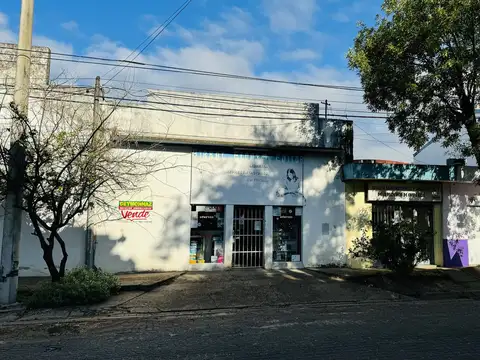 Galpón comercial y 2 locales zona centro de Colón 