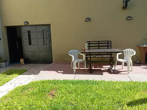 Casa 5 ambientes con 1 baño