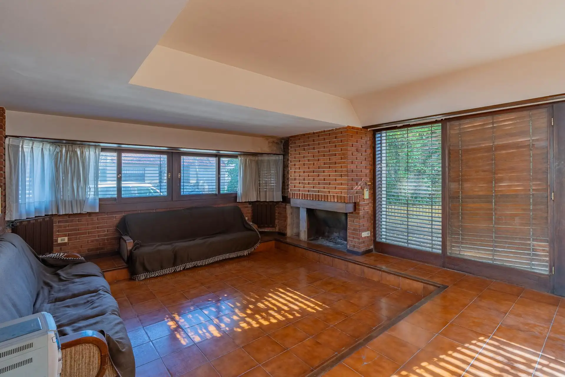 Casa en venta de 5 ambientes con parque en el barrio Don Bosco
