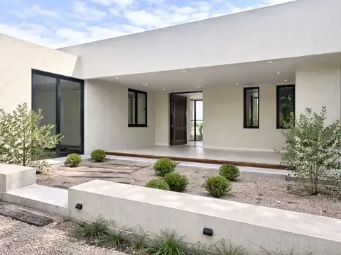 Casa 5 ambientes con 3 baños