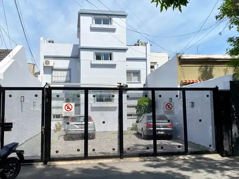 Gualeguaychú 676 PB FLORESTA - PH 2amb. de 55 m2 con patio y 2 cocheras sin expensas!!!! Retasado