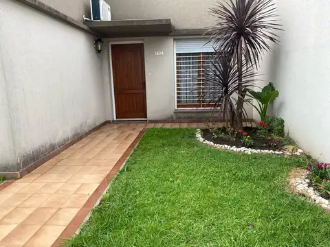 Casa 7 ambientes con 2 baños