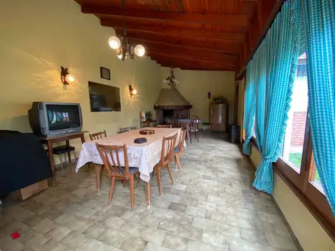 CASA EN VENTA LA PLATA CON VERDE