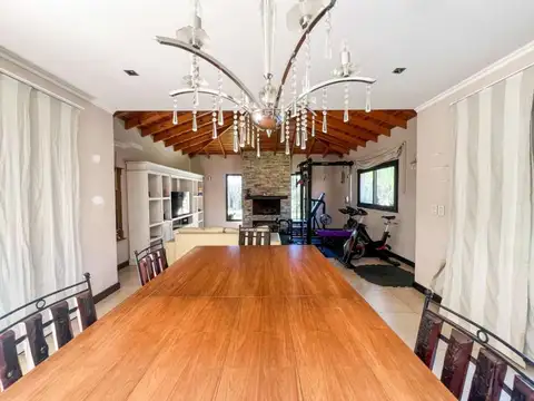 Casa 6 ambientes con 4 baños