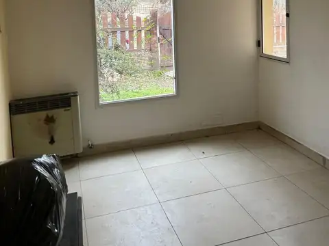 Casa 2 ambientes con 1 baño