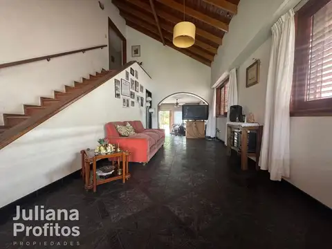 Casa 5 ambientes con 4 baños