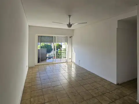 Hermoso y luminoso 3 ambientes sobre la Avenida Directorio, piso alto muy buenas dimensiones y distr