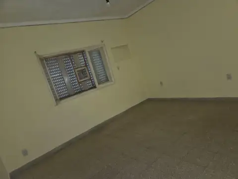 Casa 6 ambientes con 2 baños