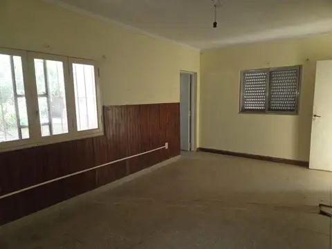 Casa con GRAN patio verde en Esperanza, barrio Sur