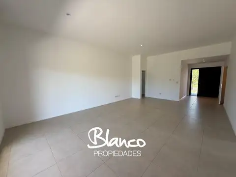 Casa en Alquiler con 1 cochera