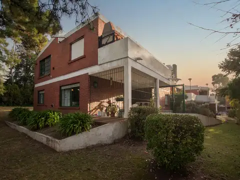 PH de 3 Ambientes con Escritorio - Cochera - Apto Crédito Hipotecario.