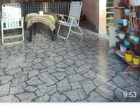 Casa 4 ambientes con 2 baños