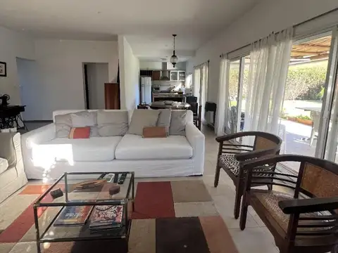Casa en Venta con 6 cocheras