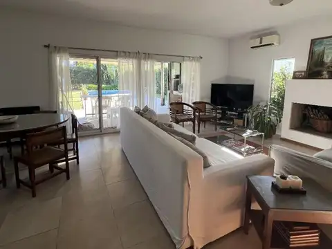 Casa 5 ambientes con 3 baños