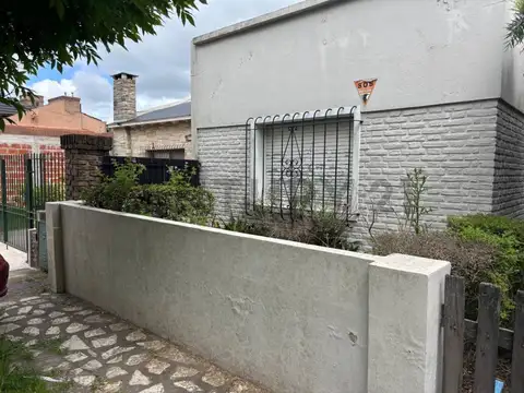 VENDEMOS CASA EN CITY BELL ENTRE CAMINOS