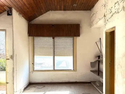 Casa 12 ambientes con 2 baños