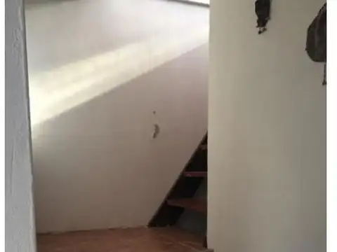 Casa 7 ambientes con 2 baños