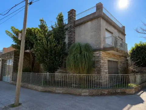 Casa 5 ambientes con 2 baños