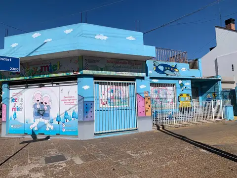 Casa en Venta con 2 cocheras